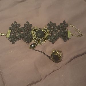 BLACK LACE ADJ BRACELET W/ATTACH BLACK STONE RING